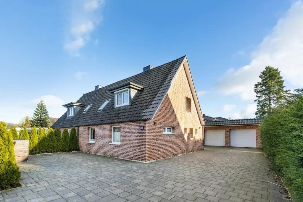 Gesamte Wohnung Mit Parkplatz Halstenbek Exterior photo